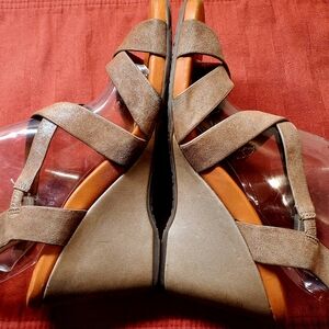 Gentle Souls Brown Strappy Heels wedge comfort comfortable pumps sandals 8 taupe